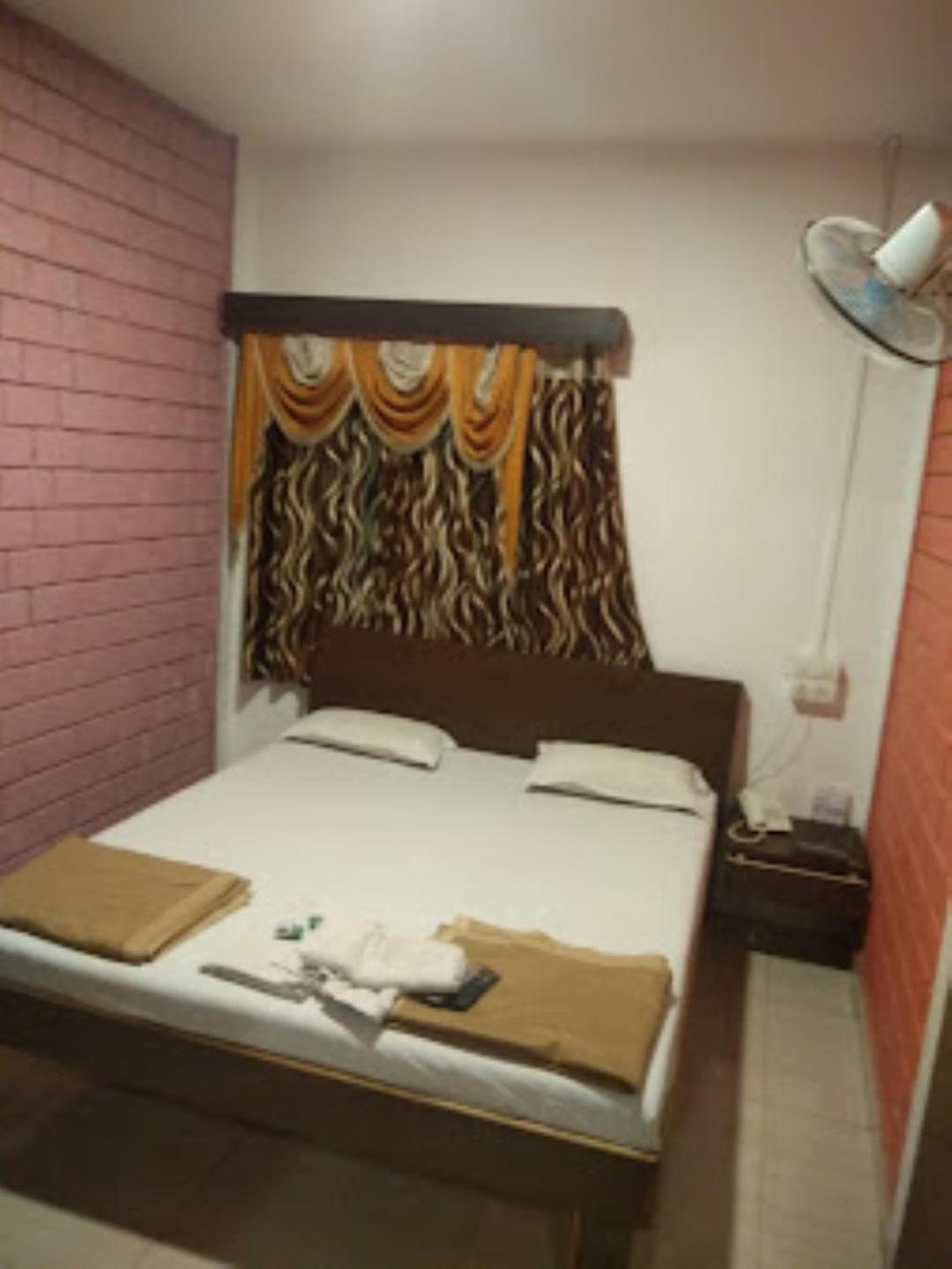 Hotel Maratha Palace,Szatara Kültér fotó