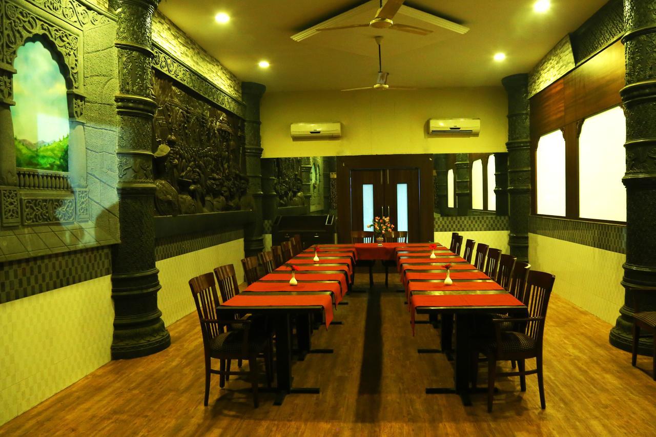 Hotel Maratha Palace,Szatara Kültér fotó